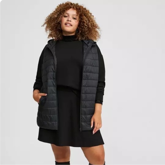 Torrid Black Lightweight Packable Puffer Vest Zip Pockets Hood Jacket Outdoors 5 - Picture 1 of 11